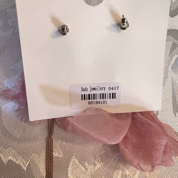 New ✨Cute Faux Pearl Fabric Petal Drop Earrings - Picture 4 of 7